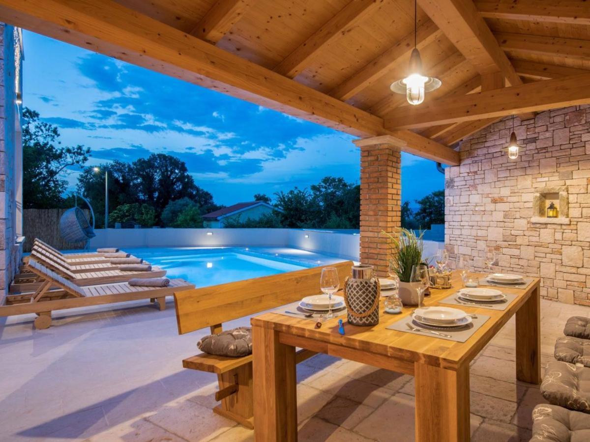 Moderne Istrische Steinvilla - 4 Sterne Mit Privatem, Beheizbaren Pool & Meerblick Kavran Exteriér fotografie