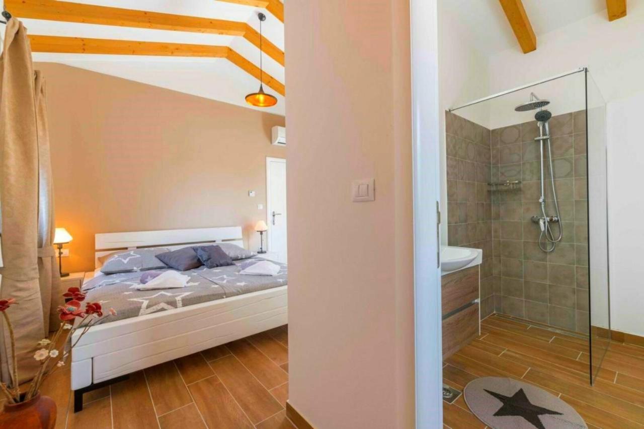 Moderne Istrische Steinvilla - 4 Sterne Mit Privatem, Beheizbaren Pool & Meerblick Kavran Exteriér fotografie