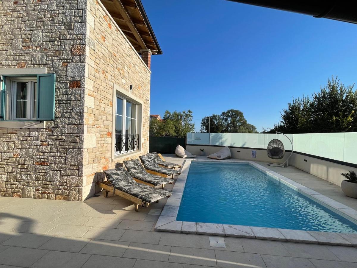 Moderne Istrische Steinvilla - 4 Sterne Mit Privatem, Beheizbaren Pool & Meerblick Kavran Exteriér fotografie